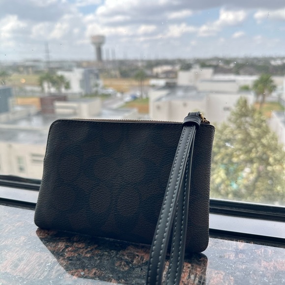 COACH wrist wallet - Picture 3 of 4